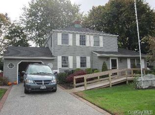 122 Harvard St, Westbury, NY 11590