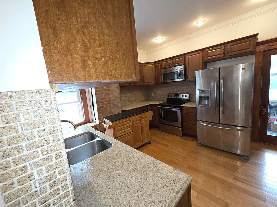 74 Broadway #2