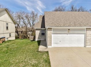1232 Granada Dr, Raymore, MO 64083