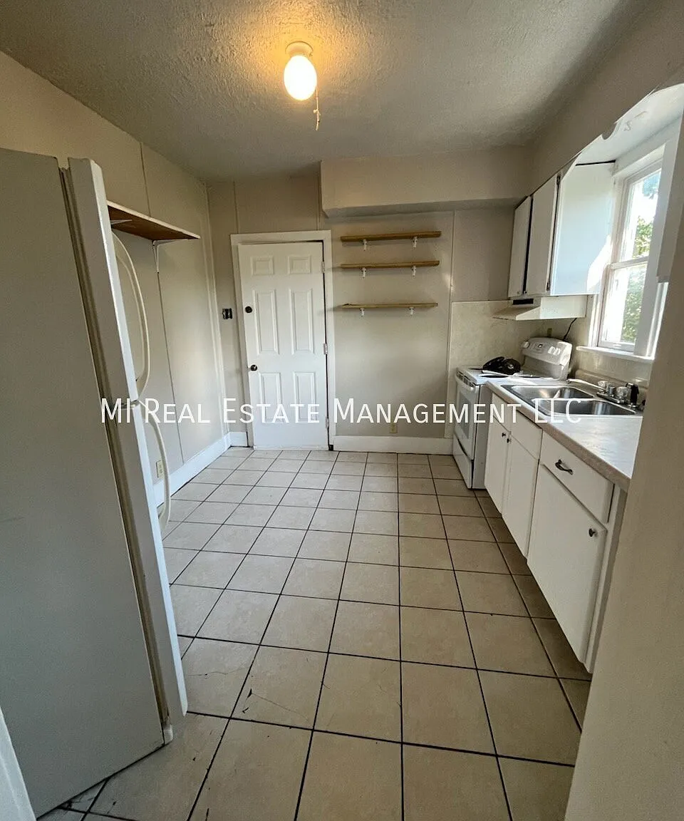 2 bed, 1.0 bath, 1000 sqft, $1,295 — Photo 2