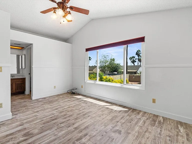1041 E Kristal Way — Photo 19
