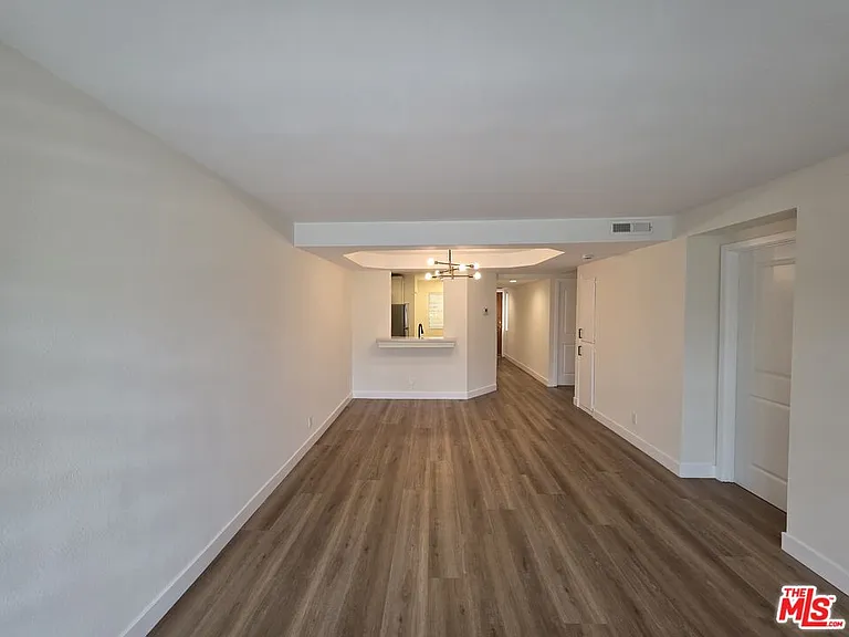 535 W 4th St #110 — Photo 43