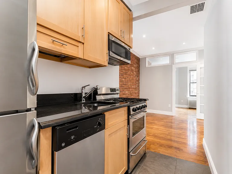 52 Barrow St #3A — Photo 3