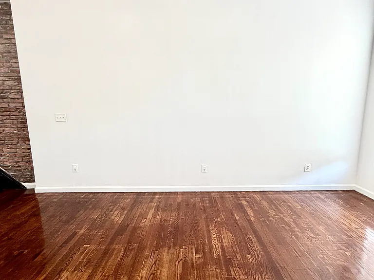 1829 N Port St — Photo 6