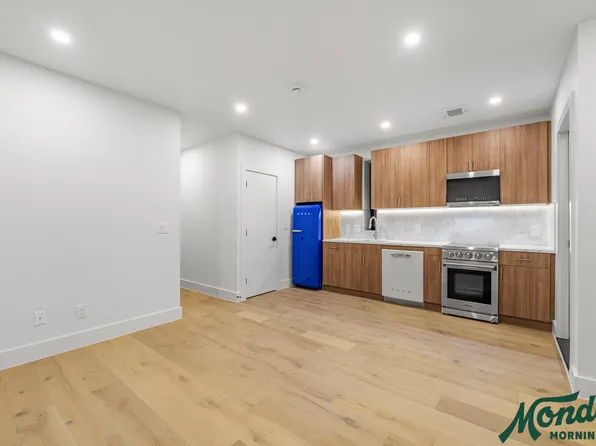 190 Sixth Avenue image 1 of 14