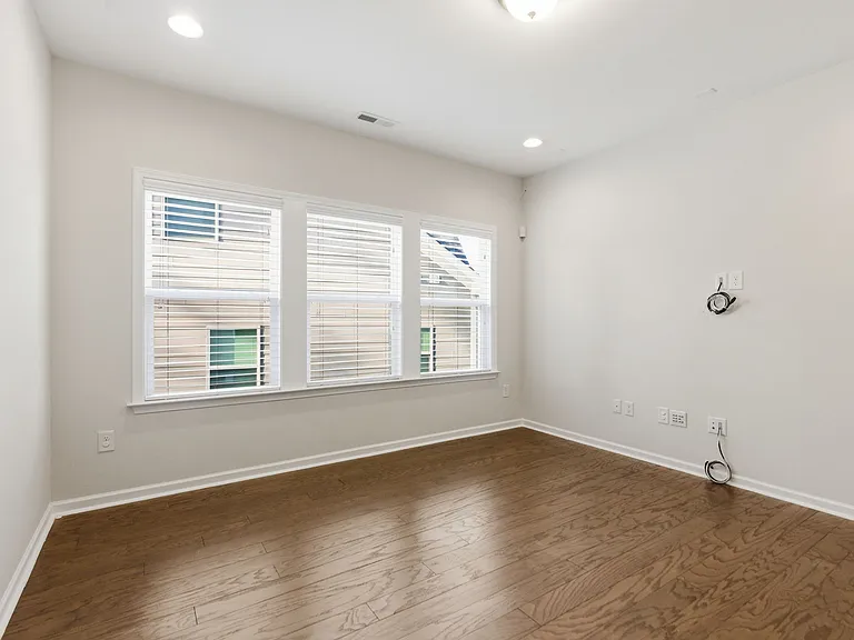 721 Vine Pond Ct — Photo 29