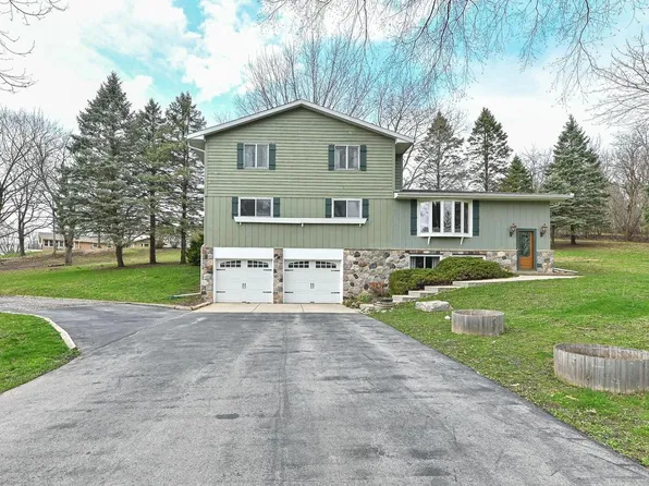 W226S4691 Weber DRIVE, Waukesha, WI 53189