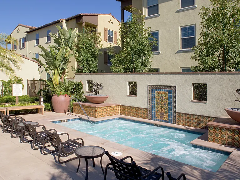 Woodbury Court Apartment Homes — Photo 11