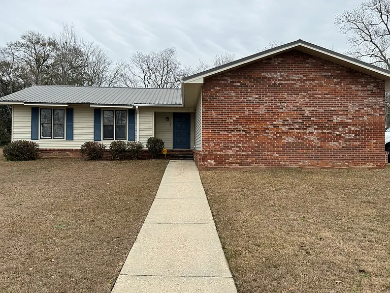 1103 Eastwood Dr — Photo 1