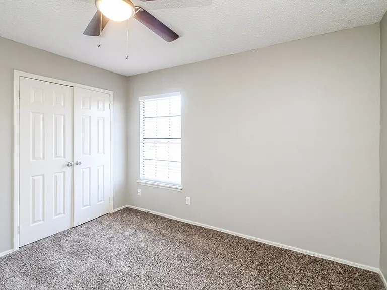 423 Barton Dr — Photo 12