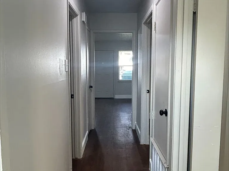 818 W Texas St — Photo 45