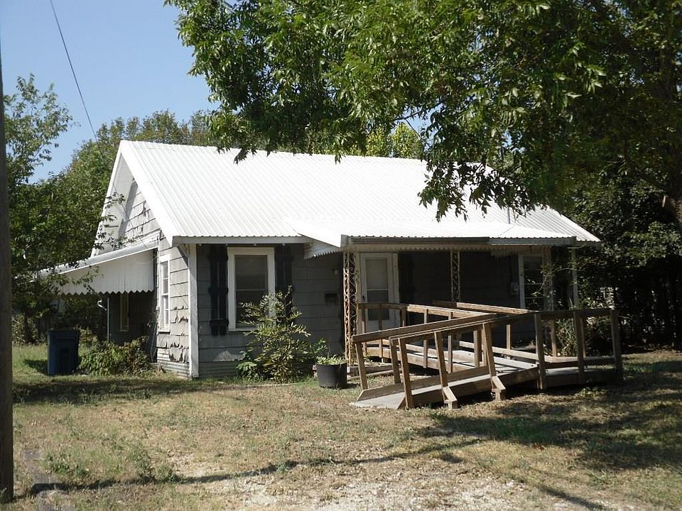 1st image of 605 N Pecan Ave