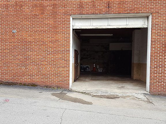 5th image of 604 Logan St #0