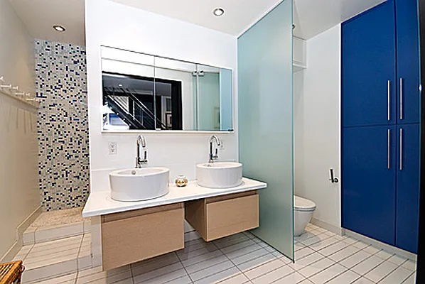 Sold by R New York | media 22