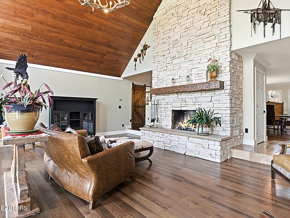15th image of 401 Gholdston Dr