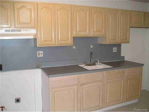4th image of 32768 Glen St