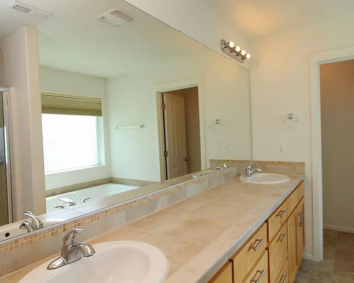 9946 NW Taylor St — Photo 17