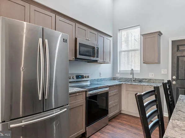526 Laurens St, Baltimore, MD 21217