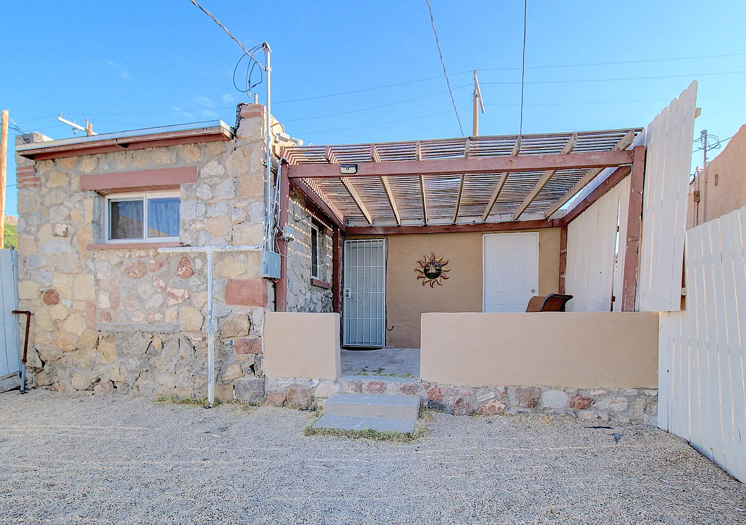 Central El Paso 1 Bed/1 Bath With All Utilties Included! — Photo 1