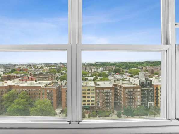 135 Ocean Parkway image 5 of 12