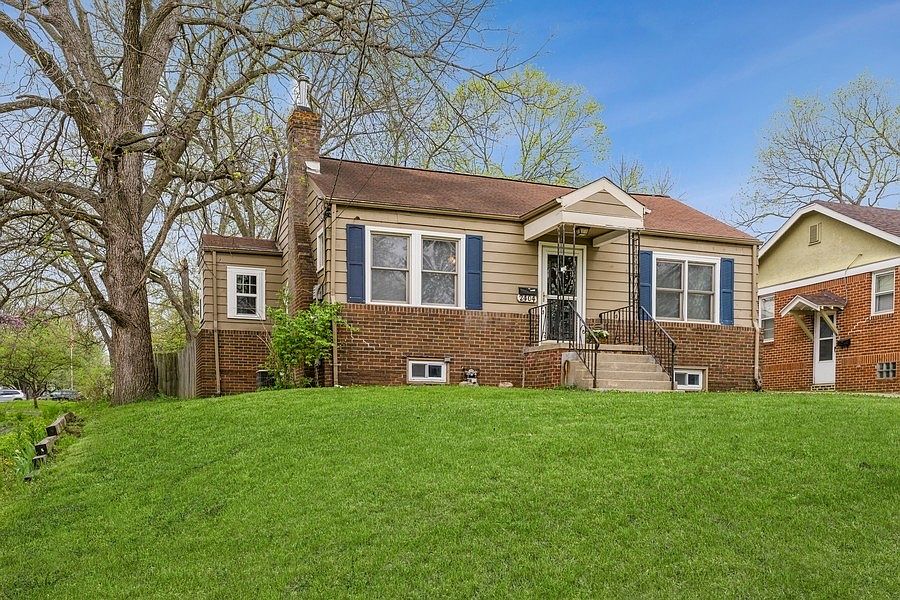 2404 30th St, Des Moines, IA 50310 Zillow