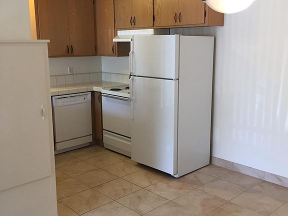 5th image of 225 Catalpa St APT 102