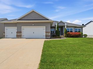 1217 Rolling Glen Dr, Marion, IA 52302