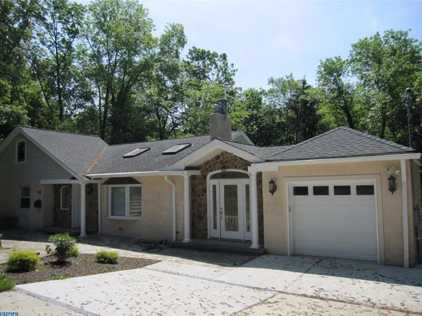 921 Park Dr, Cherry Hill, NJ 08002