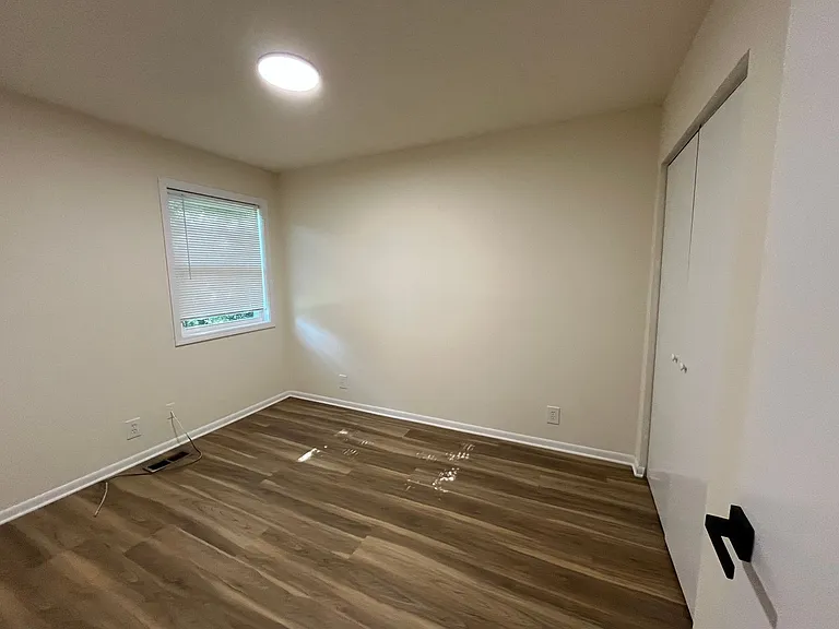 3921 Grand Ave — Photo 6