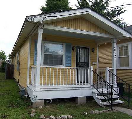 2nd image of 2737 Gladiolus St