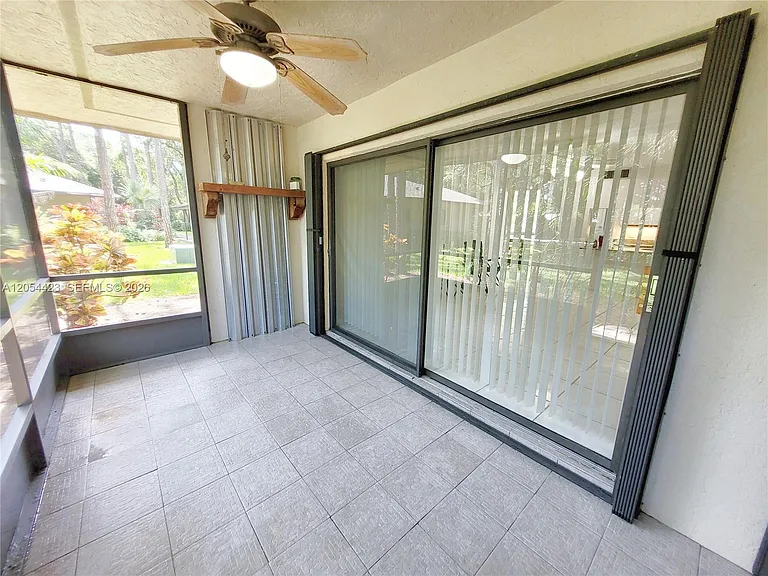 7523 Greenlake Way #C — Photo 24