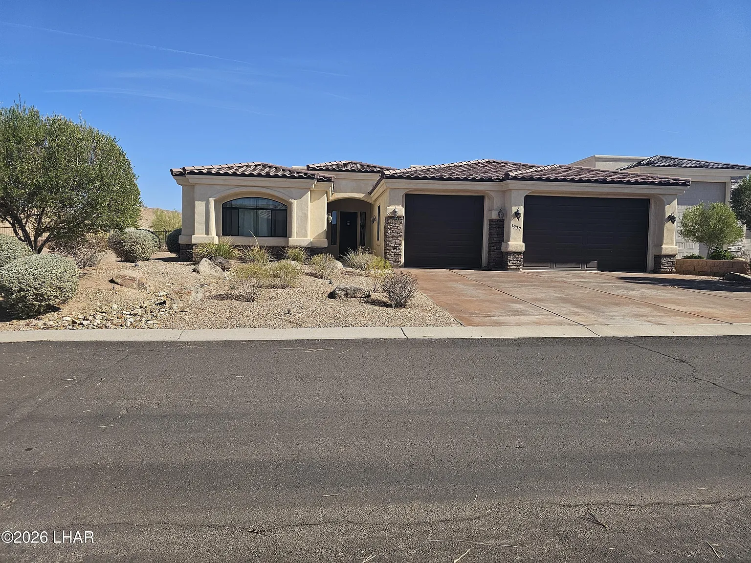 3 bed, 2.0 bath, 2225 sqft, $2,900 — Photo 2