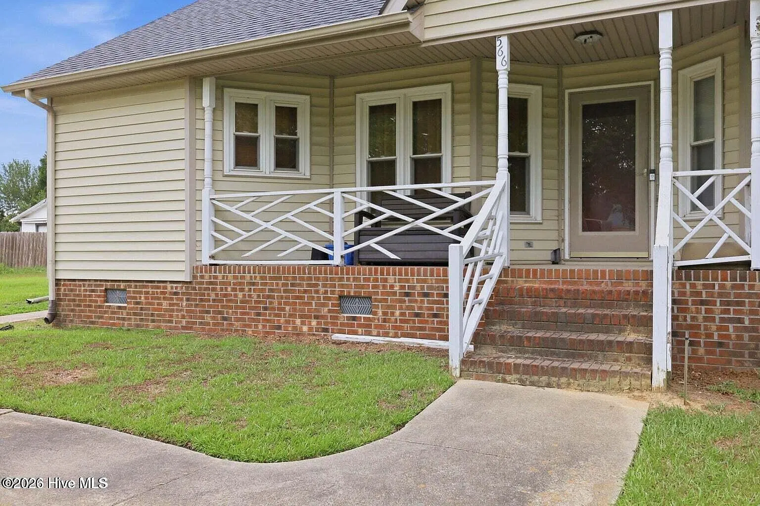 4 bed, 3.0 bath, 2365 sqft, $2,133 — Photo 4