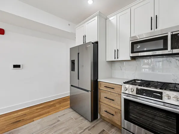 1003 Summit Avenue image 13 of 32