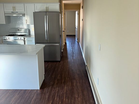 4th image of 581 Barclay Ave Floor 1