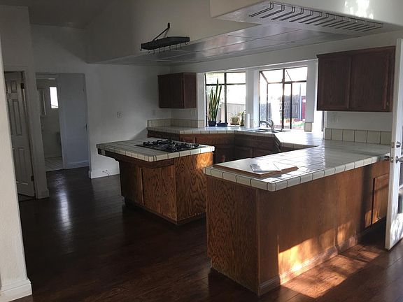 2nd image of 211 C St