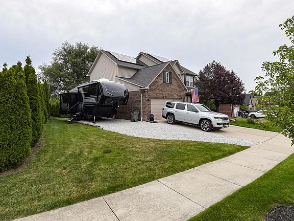2nd image of 38315 Maple Dr