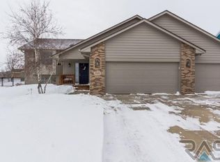 3113 W Crimson St, Sioux Falls, SD 57108