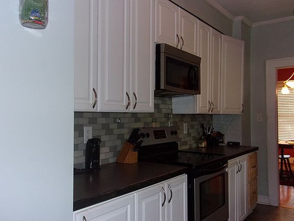 3rd image of 334 Charlotte St