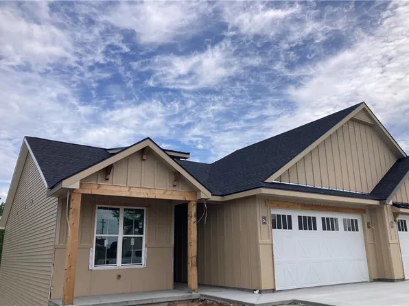 1405 Country Court St, Joseph, MO 64506