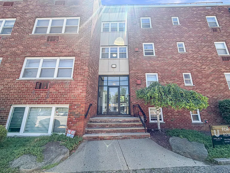 54 Broad Ave #D3 — Photo 10