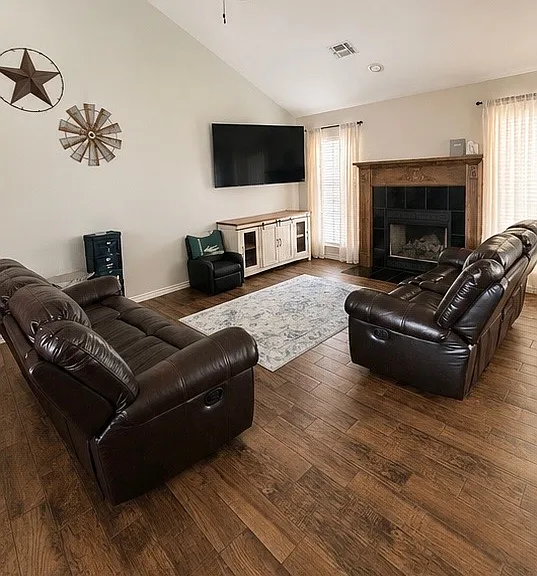 3706 NE Fieldcrest Dr — Photo 3