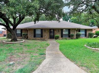 1705 Queensborough Dr, Arlington, TX 76015