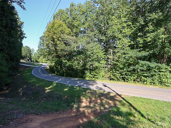 4th image of 2900 Lakefront Dr