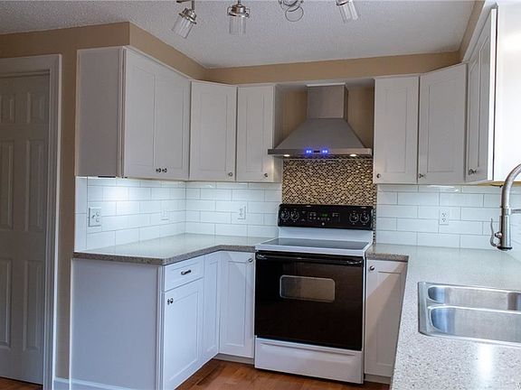 2nd image of 5817 Lake Ave