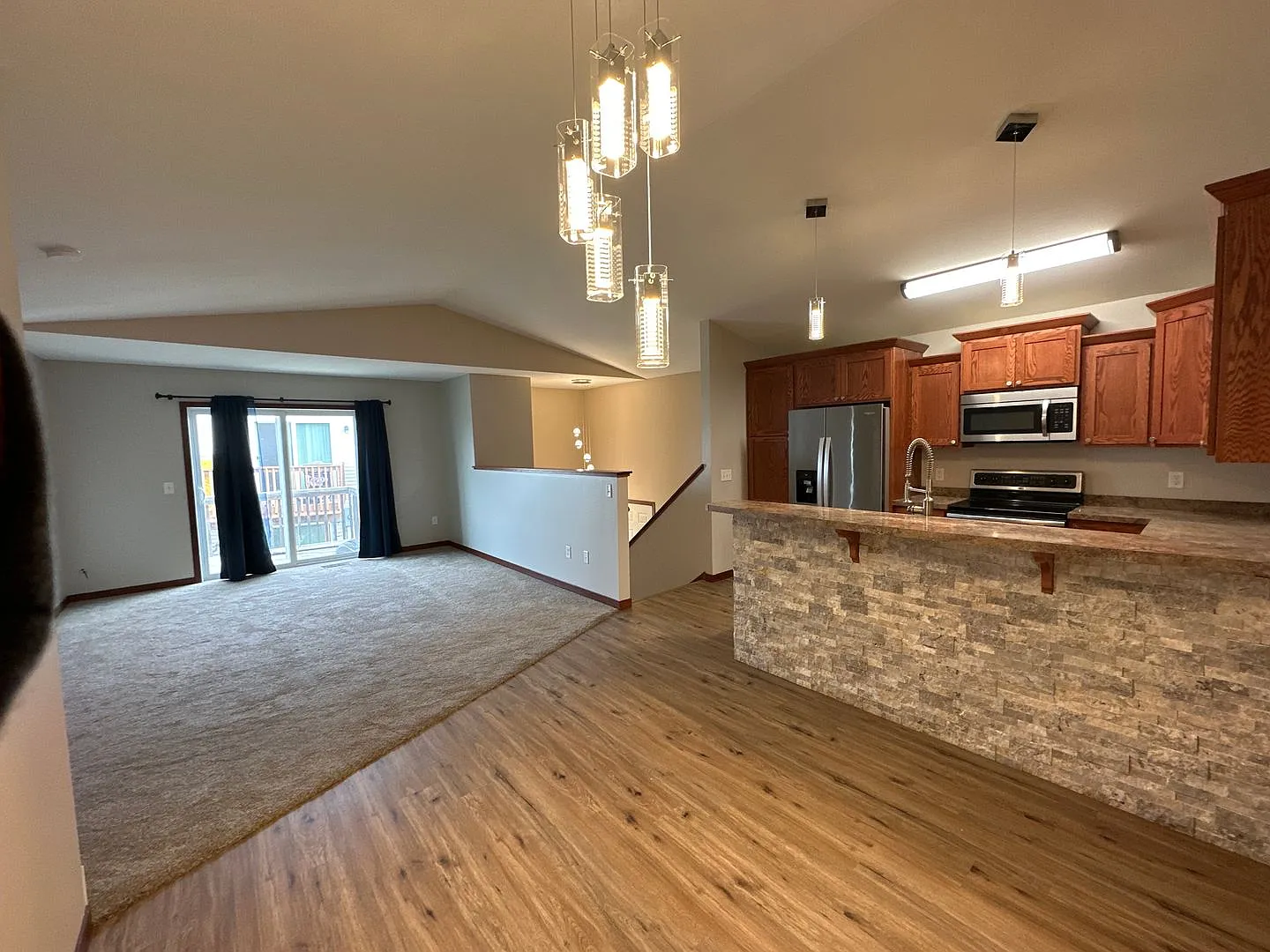 4 Bedroom Townhome! — Photo 2