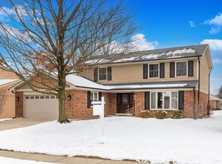 1530 Castlewood Dr, Wheaton, IL