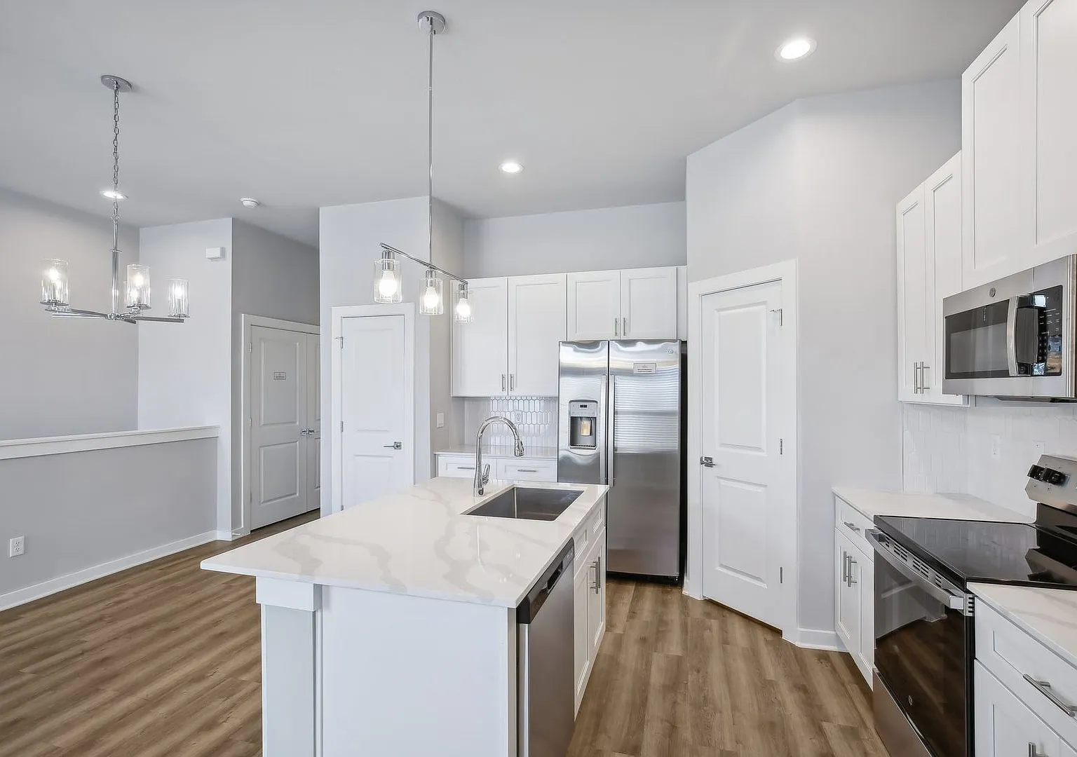 Summit 3Beds | 2Baths — Photo 3