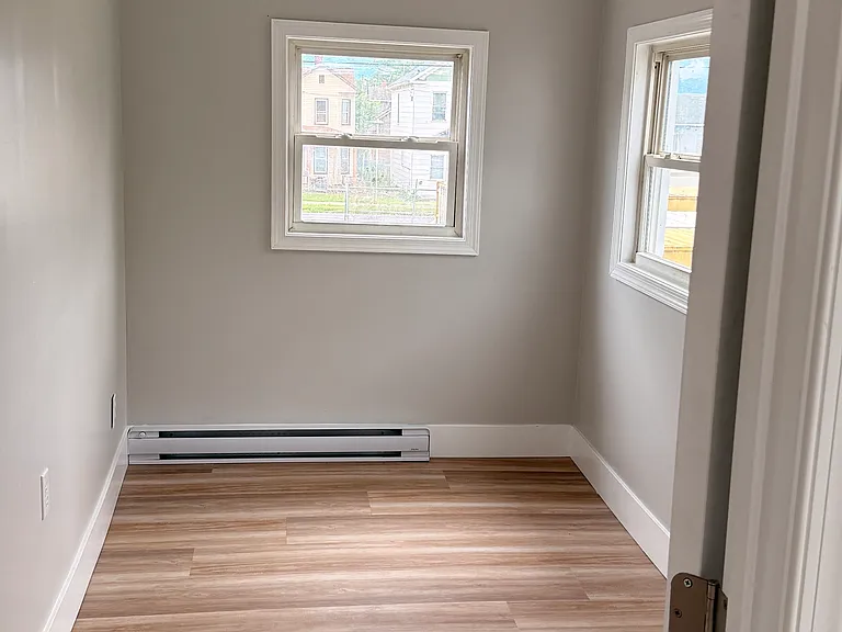 422 Grand Ave — Photo 4