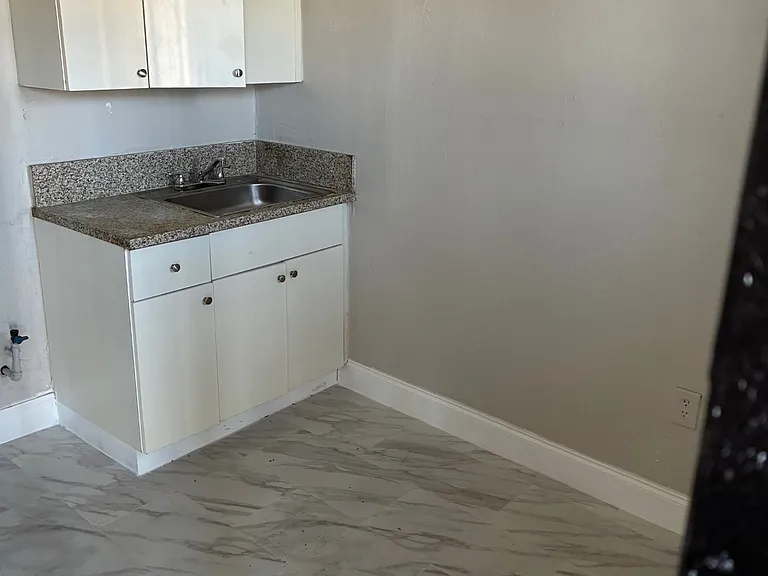 1450 NW 1st Ave #2 — Photo 2